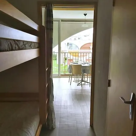 Climatise, Lumineux Avec Vue Et Parc