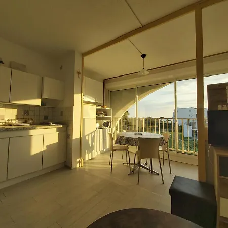 Climatise, Lumineux Avec Vue Et Parc