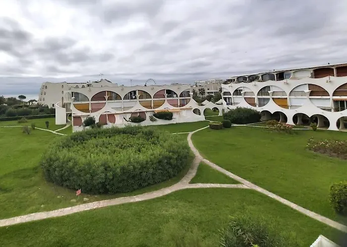 Climatise, Lumineux Avec Vue Et Parc
