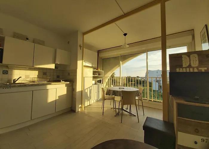 Climatise, Lumineux Avec Vue Et Parc